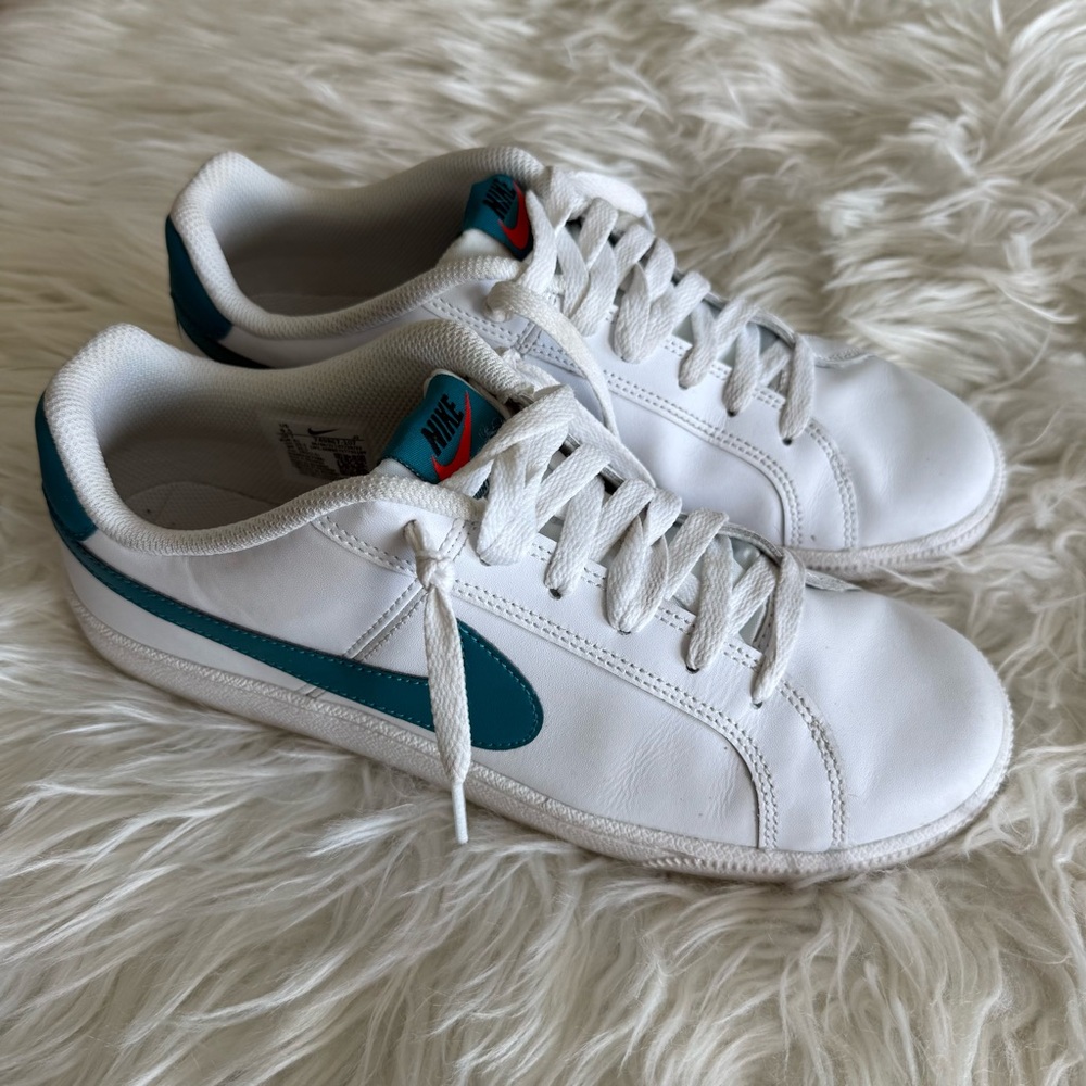 Nike Court Royale Sneakers